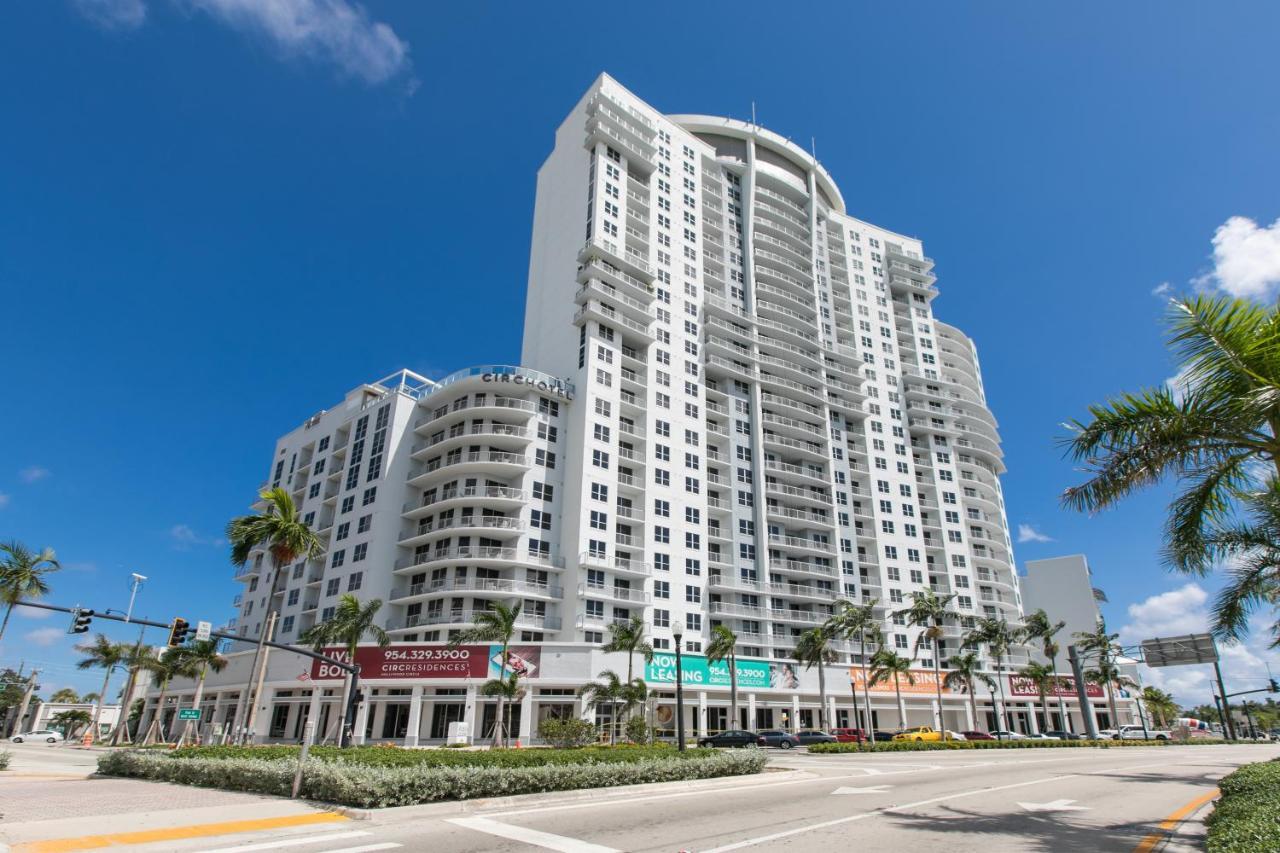 Luxury 2 Bedroom Apartments With Balcony ハリウッド エクステリア 写真