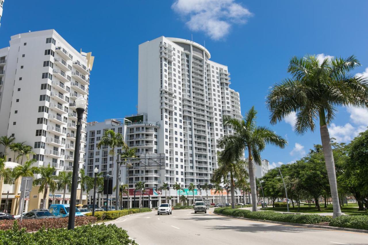 Luxury 2 Bedroom Apartments With Balcony ハリウッド エクステリア 写真